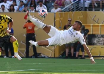 مبابي يخضع لاختبار منشطات بعد مباراة بوروسيا دورتموند