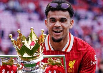 لويس دياز يغادر معسكر ليفربول استعدادًا للبايرن