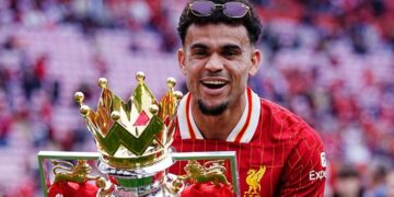 لويس دياز يغادر معسكر ليفربول استعدادًا للبايرن