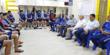 محسن صلاح وعادل فتحي يحفزان لاعبي المقاولون قبل بداية الدوري