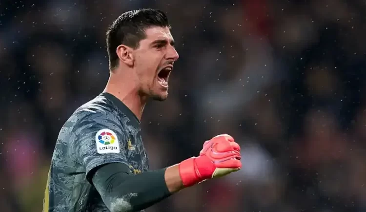 ماركا تؤكد.. ريال مدريد يجدد عقد كورتوا حتى صيف 2027