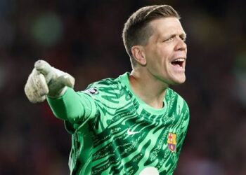 برشلونة يجدد تعاقده مع تشيزني حتى 2027