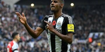 ليفربول يقترب من ضم إيزاك في أغلى صفقة بالدوري الإنجليزي