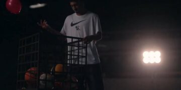 انتقادات لإعلان تقديم أحمد شريف.. ودعوات لنبذ الاستفزاز بين القطبين