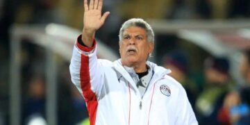 وعكة مفاجئة للكابتن حسن شحاتة.. جراحة عاجلة اليوم