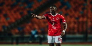 «الدكة» تعطل تجديد عقد ديانج.. وقرار ريبيرو يربك حسابات الأهلي