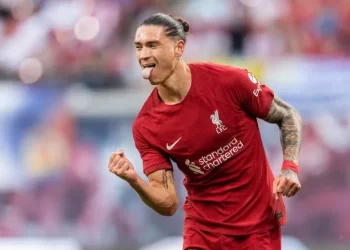 ليفربول في مأزق.. ميلان والهلال يغازلان هدافه
