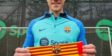 بيان رسمي.. برشلونة يعلن سحب شارة القيادة من تير شتيجن