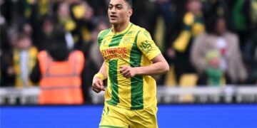 هل يجتمع مصطفى محمد مع فيتوريا مجددًا؟.. باناثينايكوس يفتح الباب