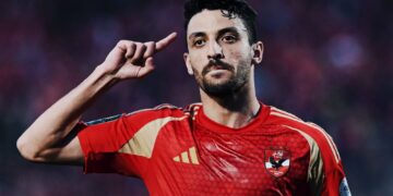 الجهاز الطبي للأهلي يراقب حالة طاهر بعد شكواه من آلام عضلية