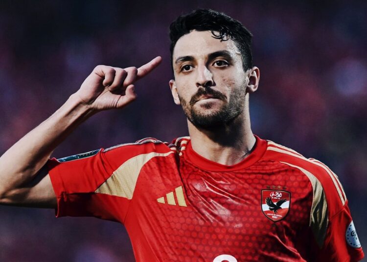 الجهاز الطبي للأهلي يراقب حالة طاهر بعد شكواه من آلام عضلية