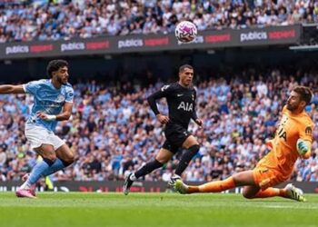 توتنهام يباغت السيتي بثنائية في عقر داره ويتصدر البريميرليج مؤقتًا