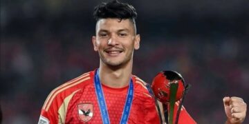 الأهلي يغلق الباب أمام رحيل مدافعه المغربي هذا الصيف