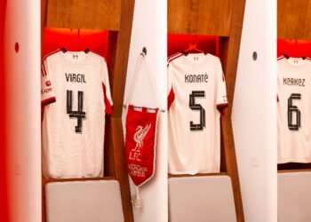 صلاح يقود الهجوم.. ليفربول يعلن تشكيله الرسمي وغياباته أمام كريستال بالاس