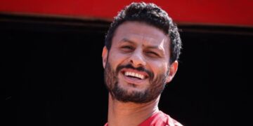 بعد جلوسه بديلاً.. حقيقة طلب محمد الشناوي مغادرة الأهلي