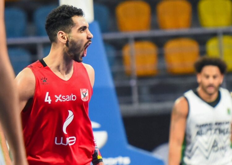 صراع العملة والعقود يشعل أزمة إيهاب أمين في الأهلي