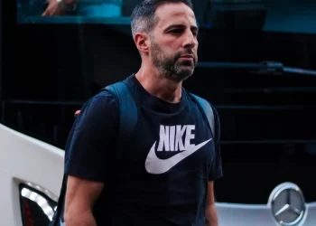 “لا نتعامل بالقطعة”.. مصدر بالزمالك يحسم الجدل ويؤكد استمرار فيريرا