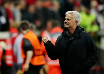 مصدر بالأهلي يفجر مفاجأة عن أخر تطورات التفاوض مع مورينيو