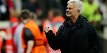 مصدر بالأهلي يفجر مفاجأة عن أخر تطورات التفاوض مع مورينيو