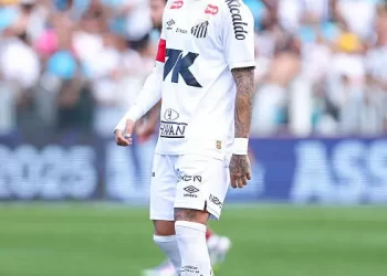 أنشيلوتي يستبعد نيمار ويشعل الجدل حول مستقبله الدولي