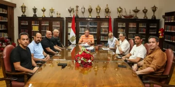 الخطيب يجتمع بالجهاز الفني الجديد للأهلي ويؤكد دعم الإدارة للمرحلة المقبلة