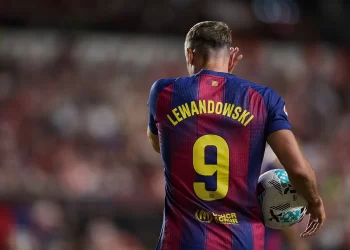 رقم تاريخي جديد لليفاندوفسكي.. هل يكتب فصلًا جديدًا في كامب نو؟