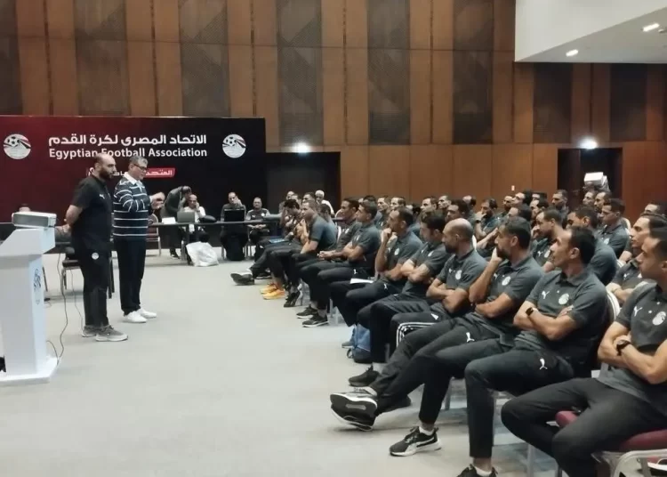 أوسكار رويز يجتمع بحكام دوري نايل وVAR قبل الجولة السادسة