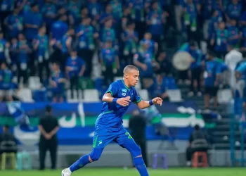 الاتحاد يتفوق على الفتح برباعية ويعتلي الصدارة