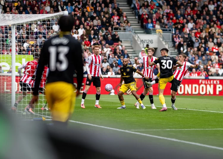 برينتفورد يصعق مانشستر يونايتد بثلاثية ويُسقطه في الجولة السادسة من البريميرليج