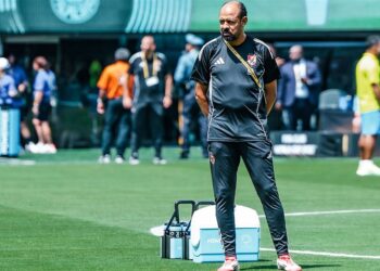 الأهلي يُعلن تشكيل الجهاز الفني المؤقت بقيادة النحاس