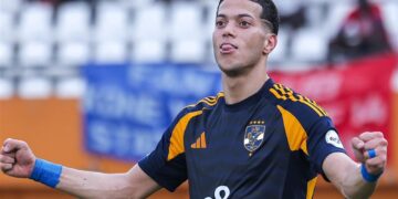 تفاصيل طلب إمام عاشور تعديل عقده مع الأهلي