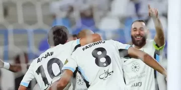 إصابة عضلية تبعد بنزيما عن تدريبات الاتحاد