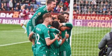 سلوت يجهّز مفاجآت تكتيكية.. وسيميوني يرد بثلاثي هجومي في قمة ليفربول واتلتيكو مدريد