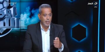 هاني رمزي يهاجم لاعبي الأهلي: “معندهمش روح ولا دم.. والمفروض ياكلوا الملعب”