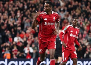 إيزاك يسجل وإيكيتيكي يحسمها.. ليفربول يتأهل بشق الأنفس أمام ساوثهامبتون