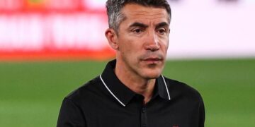 مفاوضات الأهلي مع برونو لاج تصل إلى مرحلة حساسة.. الشرط الجزائي يعطل الحسم