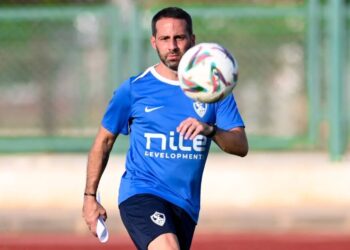 وكيل فيريرا: المدرب ملتزم ومركز مع الزمالك قبل مواجهة الأهلي.. ولا أزمة مادية تؤثر عليه