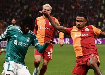 صلاح يشارك متأخرًا وليفربول يسقط أمام جالطة سراي