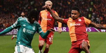 صلاح يشارك متأخرًا وليفربول يسقط أمام جالطة سراي