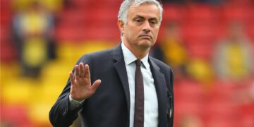 شوبير ينفي مفاوضات الأهلي مع مورينيو ويكشف عن المرشحين