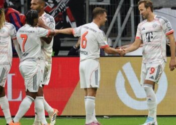 في السبت الممتاز: بايرن ميونخ يكتسح فرانكفورت ودورتموند يتعثر في الجولة السادسة من البوندسليجا
