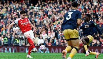 نتائج السبت في الدوري الإنجليزي: آرسنال ينفرد بالصدارة وتشيلسي يُسقط ليفربول في اللحظات الأخيرة