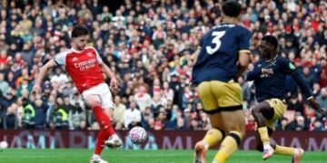 نتائج السبت في الدوري الإنجليزي: آرسنال ينفرد بالصدارة وتشيلسي يُسقط ليفربول في اللحظات الأخيرة