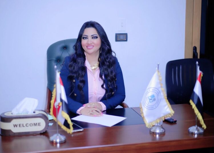 د.هبة إسماعيل تناقش دور المرأة في التنمية الاقتصادية بالمركز اليمني