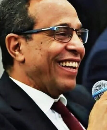 نصر أبو الحسن: “مش هشيل شيلة حد غيري”.. والجدل يشتعل على الهواء!