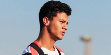 ضربة مزدوجة للزمالك.. تأكد غياب منسي وشحاتة عن مواجهة غزل المحلة