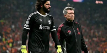 إصابة أليسون تهدد مشاركته أمام مانشستر سيتي وليفربول يعوّل على ماماردشفيلي