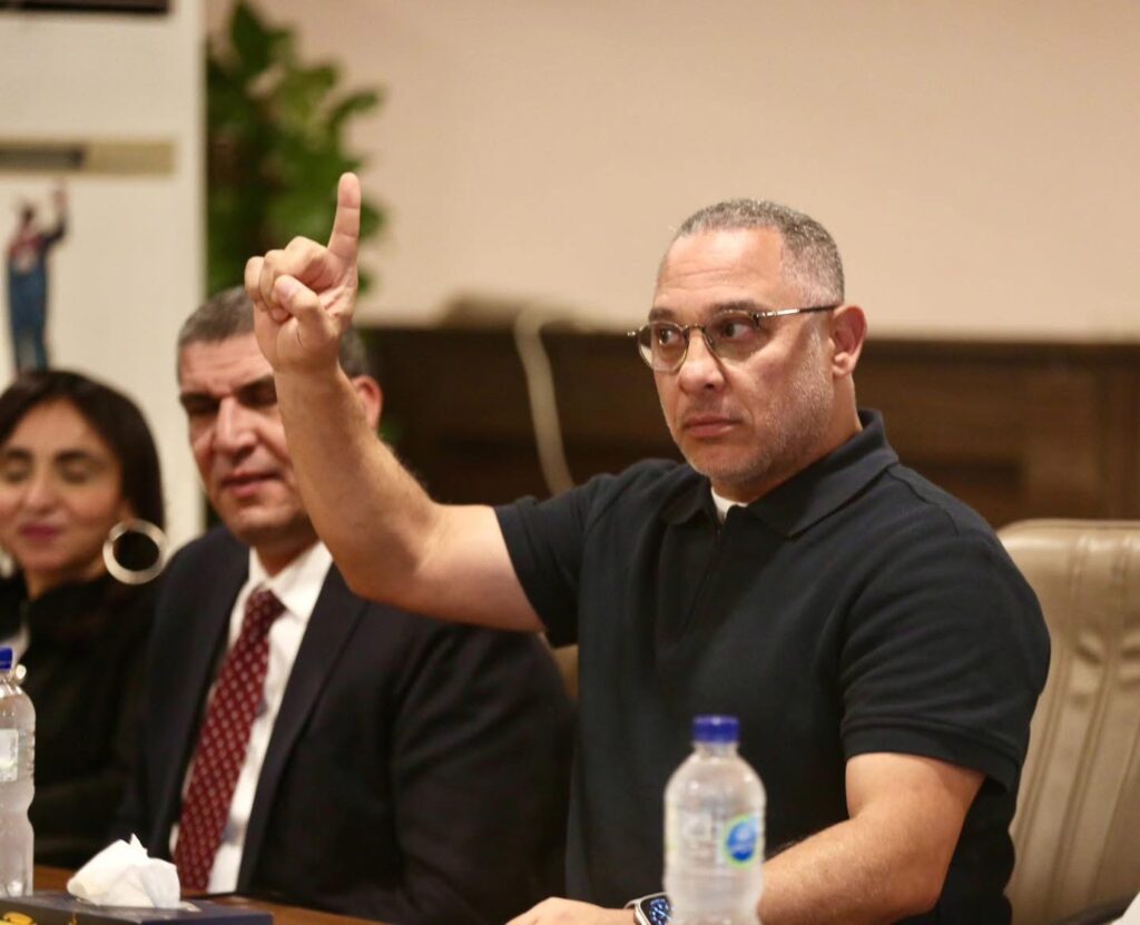 أيمن الشريعي 