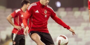 أزمة جديدة تنفجر داخل الأهلي بسبب أمام عاشور!