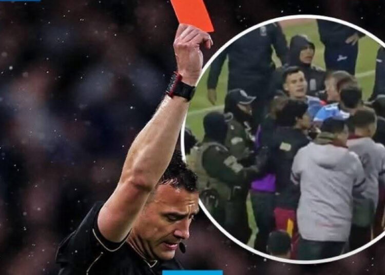 كارثة تحكيمية في بوليفيا.. 21 بطاقة حمراء في مباراة واحدة!